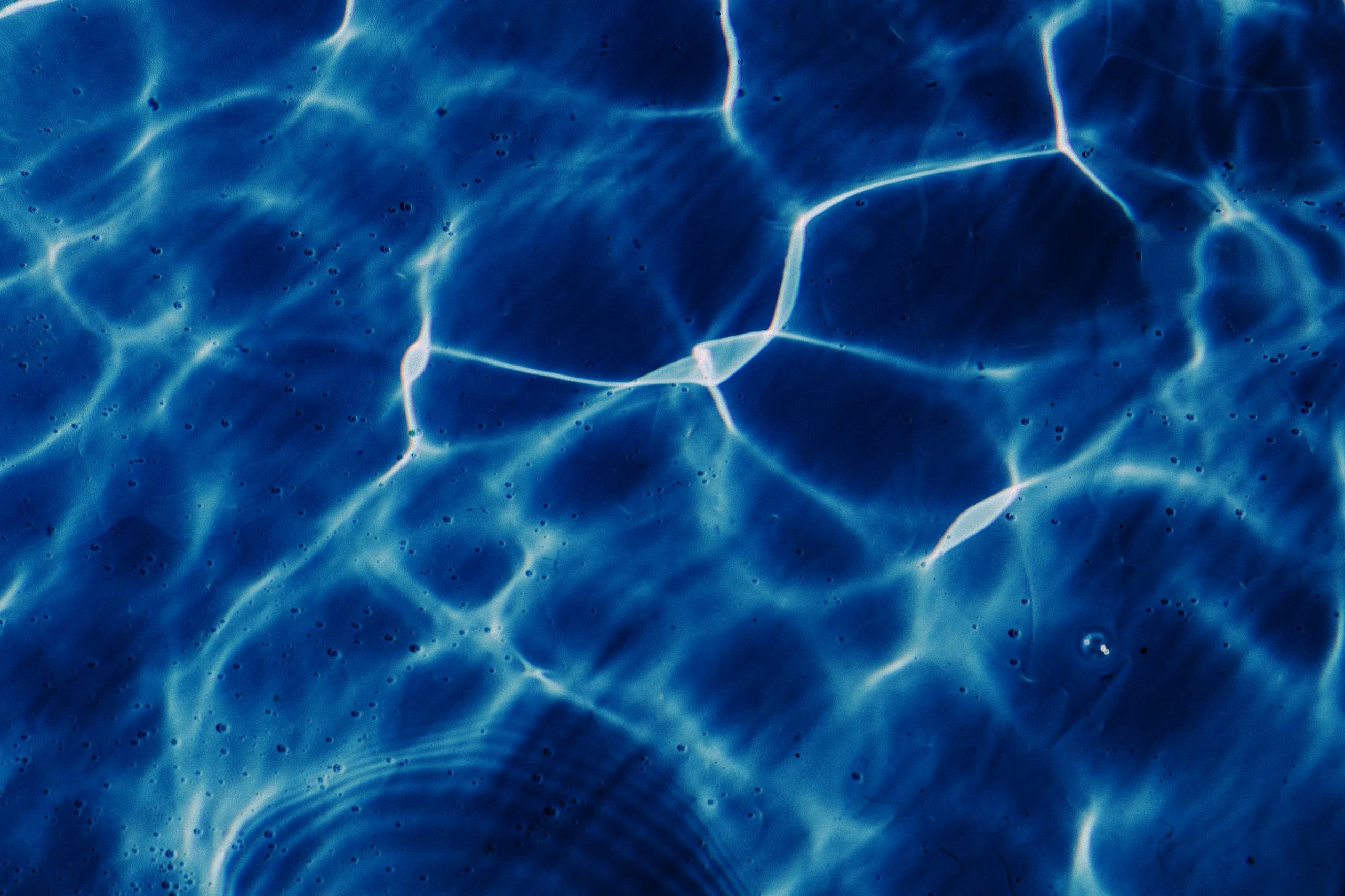 high-angle-closeup-shot-of-a-crystal-clear-swimming-pool-water-retina